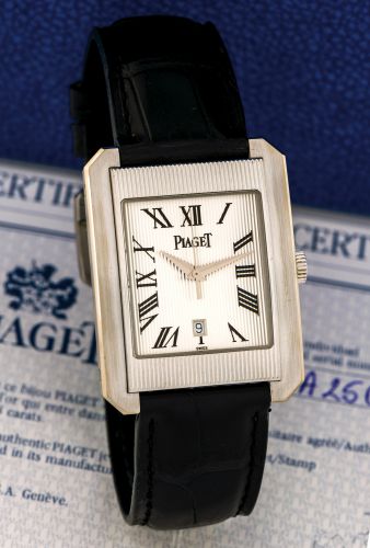 PIAGET PROTOCOL XL WHITE GOLD.Piaget Protocol XL Automatic, case No. 845510, Ref. 26100. Sold in February 2002..Fine, water-resistant, self-winding, 18K white gold.wristwatch with date and 18K white gold Piaget buckle..Accompanied by the original fitted b
