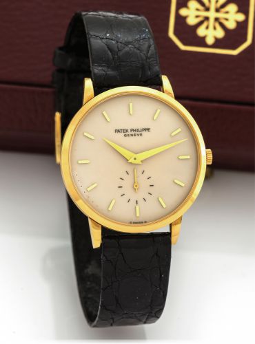PATEK PHILIPPE REF. 3893 YELLOW GOLD.Patek Philippe, Genève, No. 1822503, case No. 2887663.Ref. 3893. Made circa 1990..Very fine and elegant, thin, 18K yellow gold wristwatch with an 18K yellow gold Patek Philippe buckle. Accompanied.by a Patek Philippe b