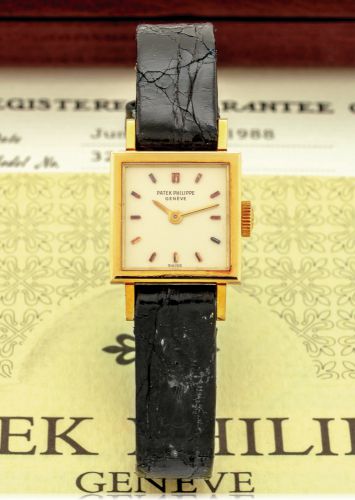 PATEK PHILIPPE REF. 3285 SQUARE YELLOW GOLD.Patek Philippe Cie, Genève, No. 1249419, Ref. 3285 / 021..Sold in June 1988..Fine, square, hand-winding, 18K yellow gold lady's.wristwatch with an 18k yellow gold Patek buckle..Accompanied by the certificate o