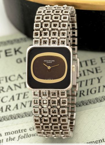 PATEK PHILIPPE REF. 4183 WHITE GOLD.Patek Philippe Cie, Genève, No. 1269072, Ref. 4183/001..Sold on August 11th, 1976..Fine and unusual, horizontal rectangular, 18K white.gold wristwatch with an integrated 18k white gold Patek.Philippe bracelet. Accompa