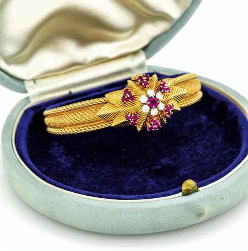 PATEK PHILIPPE REF. 3205 FLOWER BRACELET.WATCH YELLOW GOLD.DIAMOND RUBY.Patek Philippe, Genève, movement No. 949506, case No..697896, Ref. 3205/58. Made in 1958, sold on June 30th, 1961..Very fine and rare, lady's 18K yellow gold, diamond and.ruby-set w