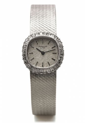 PATEK PHILIPPE REF. 3395/1.WHITE GOLD AND BAGUETTE.DIAMONDS.Patek philippe, Genève, No. 1240489, case No. 2689394, Ref. 3995/1. Made in 1970s..Very fine and rare, 18K white gold lady's wristwatch with.bezel set with 32 baguette diamonds and 18K white gold