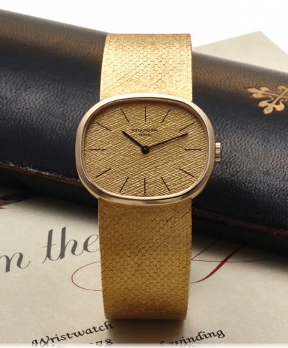 PATEK PHILIPPE REF. 3545-2.HORIZONTAL ELLIPSE YELLOW GOLD.Patek Philippe, Genève, No. 1144278, case No. 2661618, Ref. 3545/2. Made circa 1967..Fine and rare, 18K yellow gold wristwatch with a Patek.Philippe integral bracelet. Accompanied by fitted box.ove