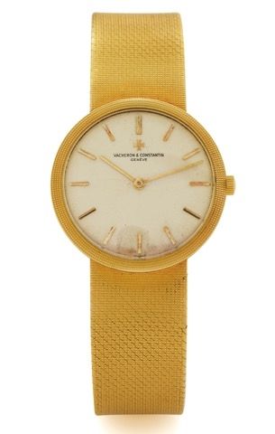 VACHERON CONSTANTIN REF. 7296 YELLOW GOLD.Vacheron Constantin, Genève, No. 626999, case No..470100, Ref. 7296. Made in the 1970s..Fine, thin, 18K yellow gold wristwatch with a linen textured.18K yellow gold Vacheron Constantin bracelet à épis..Dial, c