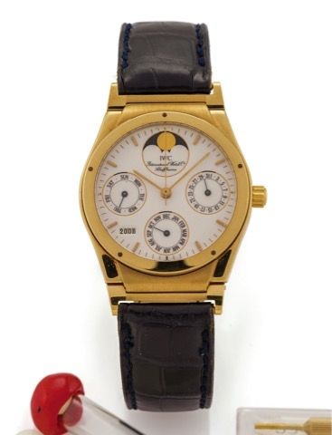 IWC REF. 3540 INGENIEUR PERPETUAL.CALENDAR MOON PHASES YELLOW GOLD.International Watch Co., Schaffhausen, Ingénieur Perpétuel, No..2485694, Ref. 3540-1. Made in the 1990's..Very fine, tonneau-shaped, center seconds, self-winding, water-.resistant, 18K yel
