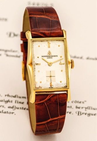 VACHERON CONSTANTIN REF. 4984.SO-CALLED LIPS YELLOW GOLD.Vacheron Constantin, Genève, No. 485407, case No..348263, Ref. 4984. Made in 1950..Very fine and rare, rectangular, lobed, 18K yellow gold.wristwatch with an 18K yellow gold Vacheron Constantin.bu