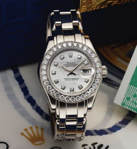 ROLEX REF. 69299 LADY DATEJUST PEARLMASTER.MOTHER-OF-PEARL DIAL WHITE GOLD.DIAMONDS.Rolex, Oyster Perpetual, Datejust, Superlative Chronometer Officially.Certified, Ref. 69299. case No. W056351. Made in 1998..Very fine and rare, center seconds, self-windi