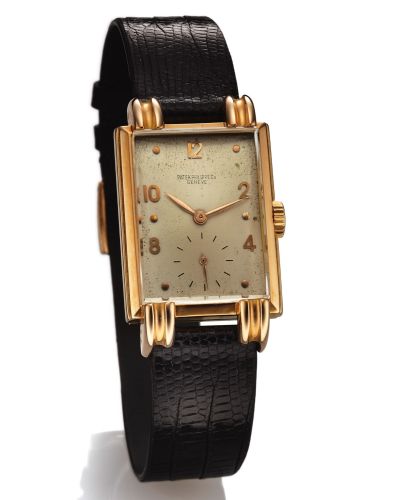 PATEK PHILIPPE REF. 1480.LARGE FLUTED LUGS PINK GOLD.Patek Philippe Co., Genève, No. 836807, case No. 508952.Ref. 1480. Made in 1944..Very fine and rare, rectangular cueved, 18K pink gold wristwatch with fancy lugs and an 18K pink gold Patek Philippe bu