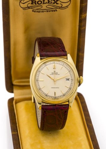 ROLEX REF. 4467, OYSTER PERPETUAL - SO-CALLED "OVETONE Rolex, "Oyster Perpetual, Officially Certified Chronometer", case No. 460473, Ref. 4467. Made in the late 1940s. Very fine and rare, center-seconds, self-winding, water-resistant tonneau-shaped, 18K y