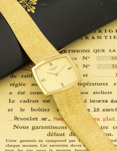 PATEK PHILIPPE REF. 3528 YELLOW GOLD A fine and rare manual-winding 18K yellow gold wristwatch.
