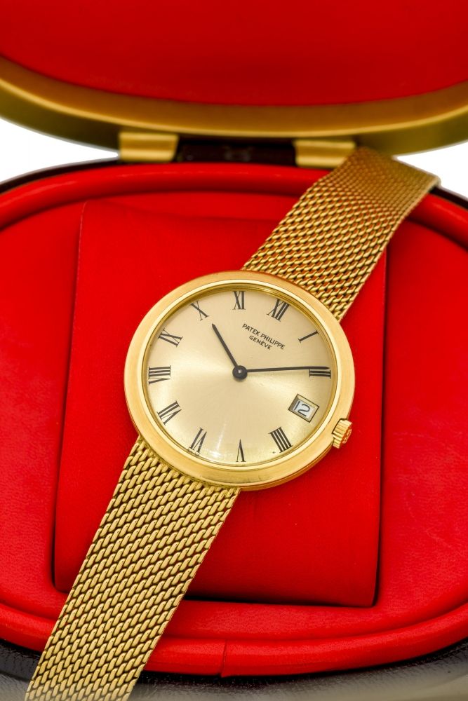 PATEK PHILIPPE, CALATRAVA, REF. 3565 A fine, self-winding 18k yellow gold wristwatch with date.