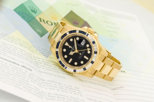 ROLEX, GMT MASTER, SARU, REF. 116748 A fine and impressive, self-winding 18k yellow gold, diamond and sapphire wristwatch with date.