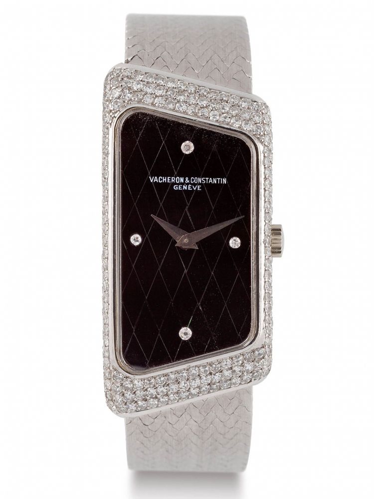 VACHERON CONSTANTIN "PRESTIGE DE LA FRANCE" Fine and rare, asymmetric and curved, 18K white gold and diamonds lady's wristwatch with a 18K white-gold Vacheron Constantin integral woven bracelet, gross weight: 54,8g circa. Très belle et rare montre-bracele