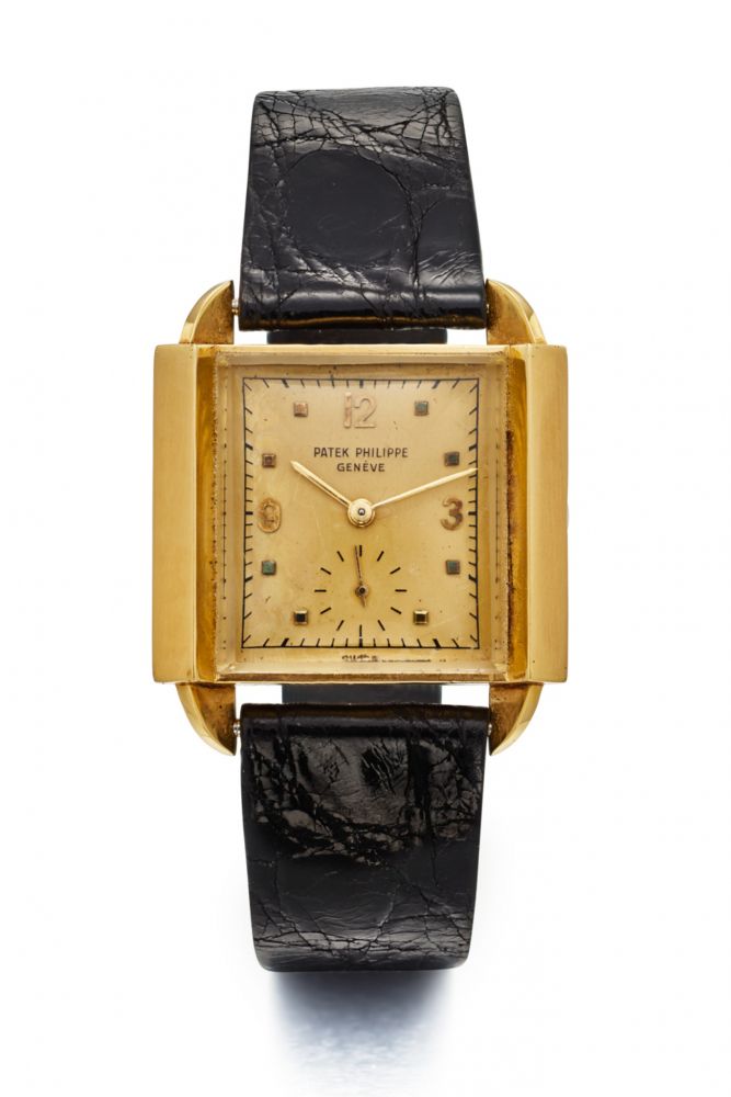 PATEK PHILIPPE REF. 2425, LARGE LATERAL MOUNTINGS PROLONGED BY DOWNTURNED LUGS, SO-CALLED “SKATER”. 18K YELLOW GOLD