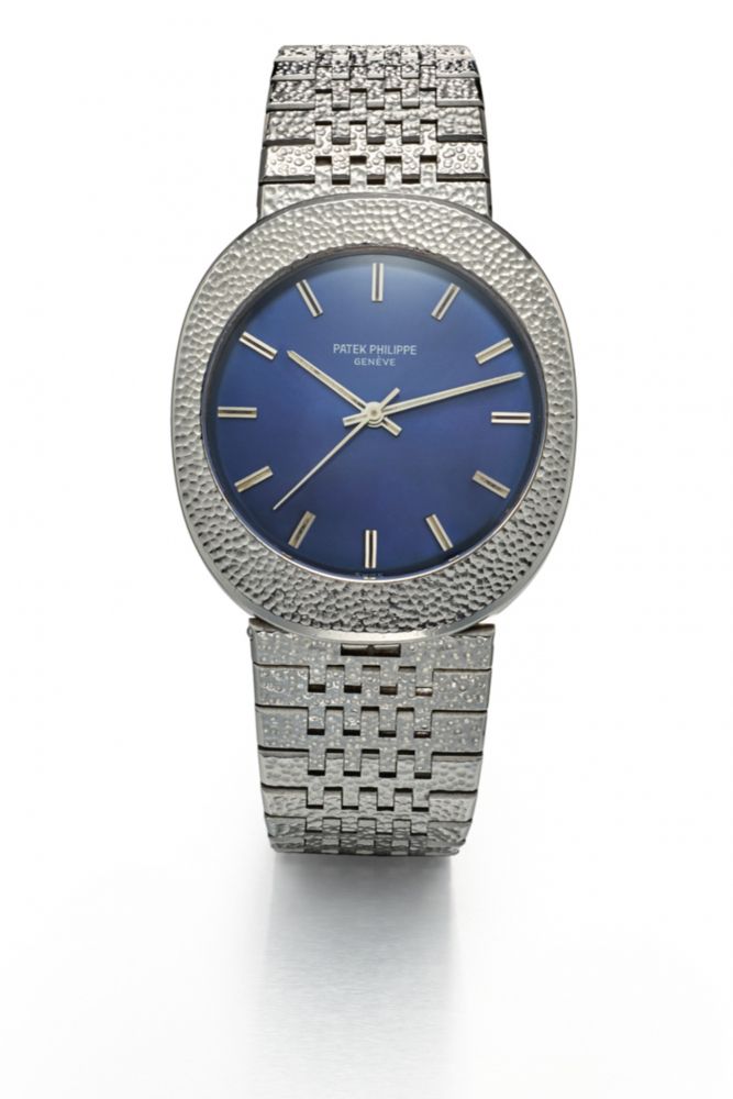 PATEK PHILIPPE REF. 3580, CENTRE-SECONDS, BLUE DIAL, HAMMERED BEZEL AND BRACELET. STAINLESS STEEL