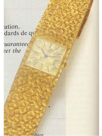 Piaget, Ref. 9352. Produced in the 1960's.Very fine, square, 18K yellow gold gentleman's wristwatch with integrated, textured 18K yellow gold bracelet.