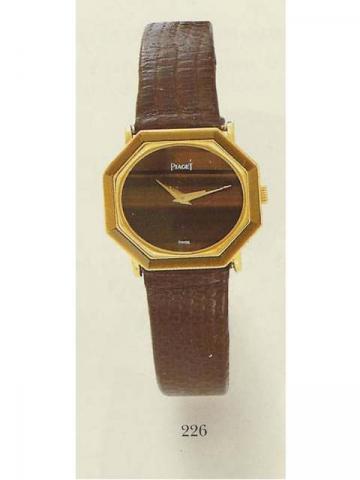 Piaget, Ref. 93431. Produced in the 1980's.Fine, horizontal octagonal, 18K yellow gold lady's wristwatch