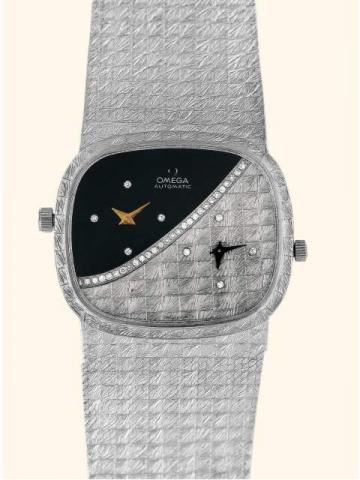 Omega, No. 39164988, Ref. BC 3510040. Produced for the Saudi Ara-bian market in 1978.Fine and unusual, two time zone, self-winding, large, TV screen-shaped, 18K guilloch_ white gold and diamond gentleman's wristwatch with two movements, two dials and a wi