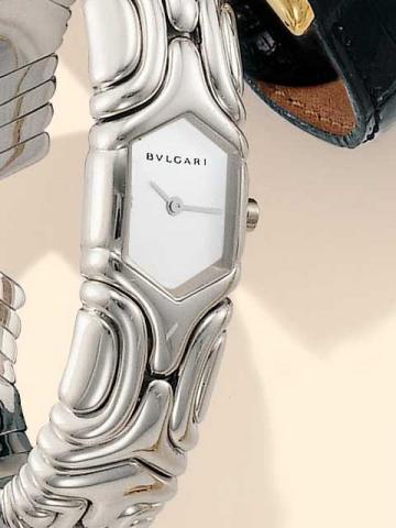 Bulgari, Alveare. Produced in the 1990's.Very fine, hexagonal, 18K white gold lady's quartz wristwatch with 18K white gold Bulgari extensible bangle bracelet with design. Accompanied by a fitted box and certificate.