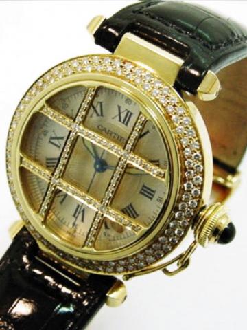 Cartier, Pasha Grille, Ref. 1028. Produced in the 1990's.Very fine, round, center-seconds, self-winding, water-resistant to 100 m/330 ft, 18K yellow gold and diamonds gentleman's wristwatch with date and 18K yellow gold Cartier deployant clasp.