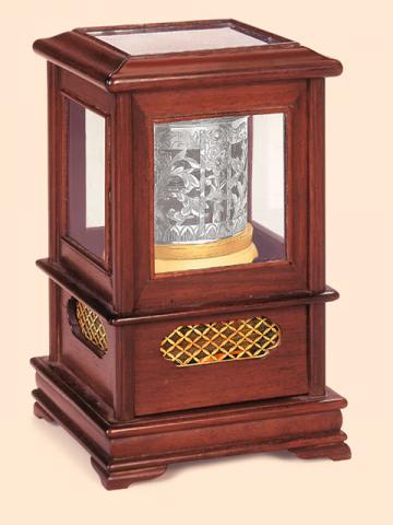 Japan, circa 1820. Very fine and very rare ivory, silver, and mulberry wood hour-striking table clock with horizontal dial.