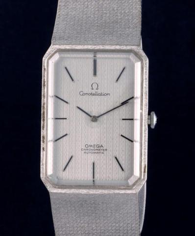 Omega, Constellation, Ref. 8310. Produced in the 1970's.Fine, rectangular curved, self-winding, 18K white gold gentleman's wristwatch with an integrated 18K white gold textured Omega bracelet and clasp.