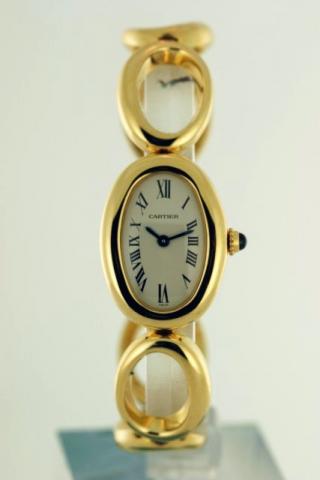 Cartier Baignoire, Paris, Ref. 1967. Produced in the 1960's.Very fine, oval curved, water-resistant, 18K yellow gold lady