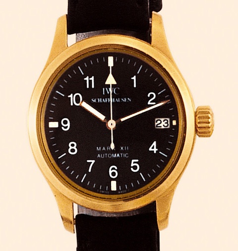 International Watch Co., Schaffhausen, Mark XII, Automatic, Ref. 4421. Made in the 1990s. Fine, center-seconds, self-winding, water-resistant, 18K yellow gold lady's wristwatch with date and an 18K yellow gold IWC buckle.