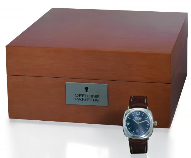 Radiomir Platinum.Officine Panerai, Radiomir Platinum.No. C05/99, Ref. OP 6542. Made in a limited.edition of 99 examples in 2000..Very fine and rare, cushion-shaped, center-seconds, self-winding, water-resistant.platinum diver