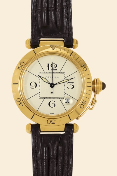 Pasha 38 mm..Cartier, Pasha.Automatic, Ref..2163. Made in 1989..Fine, center-seconds, self-winding, waterresistant.18K yellow gold gentleman's.wristwatch with date and an 18K yellow.gold Cartier deployant clasp.