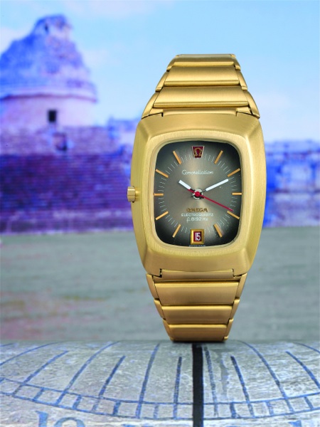 CONSTELLATION PUPITRE ELECTROQUARTZ.RED DATE Omega, Constellation, Electroquartz, f8192 Hz, No. 1202, Ref. BA 196.005. Made in 1970..Fine and very rare, rectangular, pupitre, water-resistant, 18K yellow gold gentleman`s assymetric.wristwatch with red date