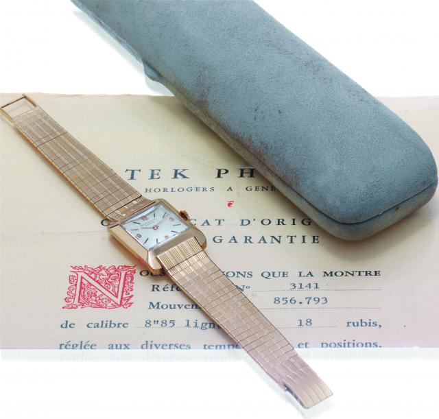 Pink Gold, Ref. 3141.Patek Philippe, Geneve, movement No. 856793, case No. 697098, Ref. 3141. Sold on March, 1960..Very fine, square, 18K pink gold lady