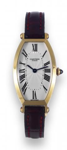 Tonneau Cintr_e Lady.Cartier Paris, Tonneau Cintr_e, No. 0180, Ref..2451B. Sold on April 23, 2000..Fine, tonneau-shaped, curved, 18K yellow gold lady wristwatch.with an 18K yellow gold Cartier deployant clasp..Accompanied by a fitted Cartier box, certific