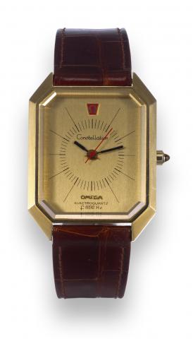 Omega, Constellation, Electroquartz, f 8192 Hz, No. 31737236, Ref. BA191.0003. Sold on April 16, 1975..Fine and rare, rectangular, center seconds, 18K yellow gold quartz wristwatch with faceted synthetic sapphire.crystal and an 18K yellow gold Omega buckl