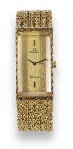 Omega, DE VILLE, Emeraude, movement No. 33419900, case No. A079, Ref. BA 8262. Sold on November.15th, 1972..Fine and elegant, rectangular, 18K yellow gold lady`s wristwatch with an integral woven 18K yellow gold Omega bracelet.and clasp. Accompanied by a 