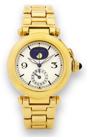 Cartier, Pasha, Ref. 30001. Made in the 1990's..Very fine, center-seconds, water-resistant 18K.yellow gold quartz wristwatch with date and moon phases on.an 18K yellow gold Cartier link bracelet with double folding.clasp.