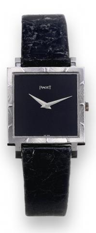 Piaget, movement No..7317774, case No. 239835.Ref. 927. Made in the 1970s..Fine and elegant, square, 18K white.gold wristwatch with an 18K white gold.Piaget buckle..To be sold without reserve