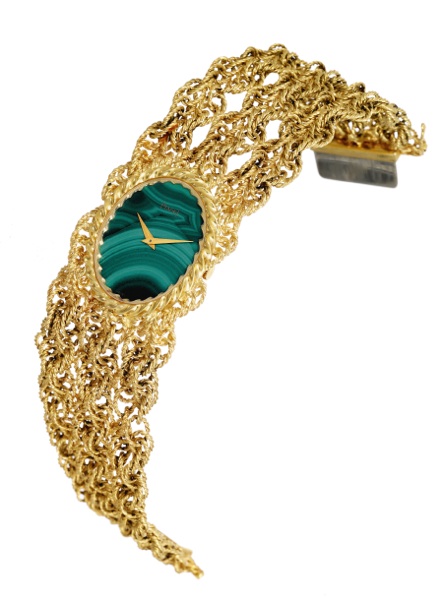 Tapis _ Malachite Dial.Piaget, movement No. 716074, case No. 202290.Ref. 9865 D 97. Made in the 1970's..Very fine and elegant, large, 18K yellow gold lady 's wristwatch.with an integral 18K yellow gold Piaget chain-link bracelet.