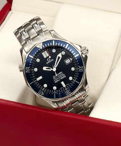 Omega Steel Seamaster Professional.Omega, Seamaster Professional, Chronometer, 300 m / 1000 ft, No. 80004384, Ref. SU 3681503. Made in 2000..Fine, center seconds, self-winding, water-resistant, stainless steel diver
