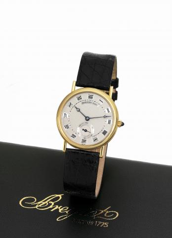 Breguet thin yellow gold.Breguet, case No. 2229E, Ref. 3290. Sold on March 24th.1997..Very fine and elegant, thin, 18K yellow gold wristwatch with.an 18K yellow gold Breguet buckle. Accompanied by a fitted.box and certificate of origin.