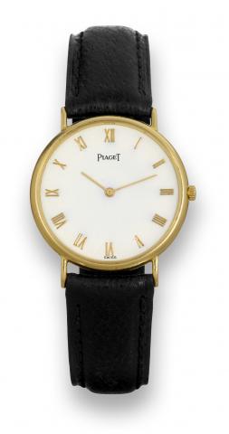 Piaget, Classic, case No. 529654.Ref. 8025M. Made in the 1990's..Fine, thin and elegant, 18K yellow quartz.wristwatch with an 18K yellow gold.Piaget buckle..To be sold without reserve