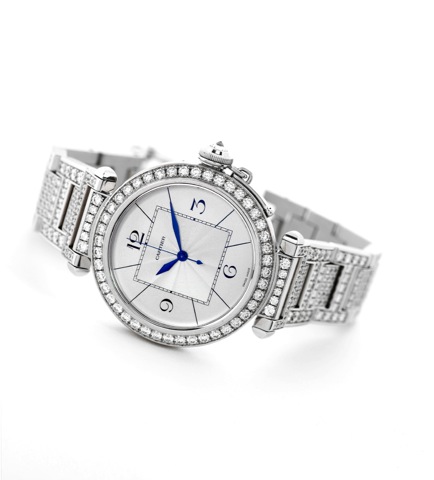 Cartier - Pasha - White Gold Diamonds.Cartier, Pasha, Ref. 2765. Made circa 2005..Very fine, center seconds, self-winding, water-resistant, diamond-set 18K white gold wristwatch with an 18K white gold Cartier link.bracelet with concealed double deployan