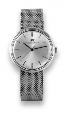 IWC Ref. 2400.Stainless Steel.International Watch Co., Schaffhausen.movement No. 2158953, case No..2175438, Ref. 2400. Made in the 1970s..Fine, water-resistant, center seconds.Staybrite stainless steel wristwatch.with an integral stainless steel IWC.brace