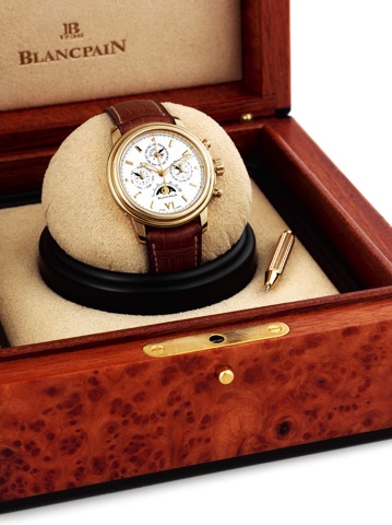 Blancpain Leman Yellow Gold.Chronographe Calendrier Perp_tuel.Blancpain, Leman Chronographe Calendrier Perp_tuel.No. 99. Made in a limited edition in the 1990s..Very fine, self-winding, water-resistant, 18K yellow gold.wristwatch with round button chronog