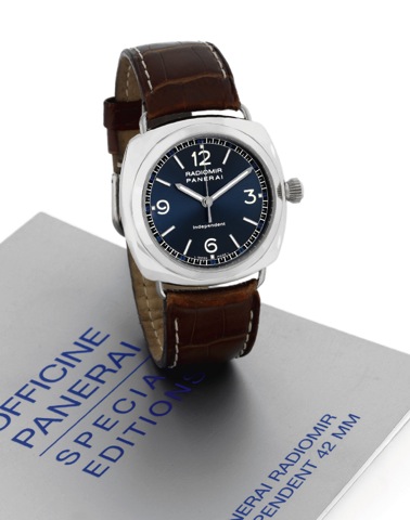 PANERAI - REF. 6551 - PAM 80 - INDEPENDENT.Panerai, Radiomir - Officine - Independent, No. D 033/160.Ref. OP 6551. Made in a limited edition of 160 examples.in 2001..Very fine and rare, large, cushion-shaped, center seconds.water resistant to 100 m, 18K w
