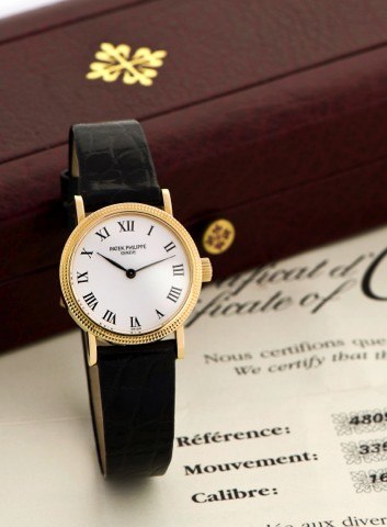 PATEK PHILIPPE, REF. 4809.- LADY’S YELLOW GOLD.CALATRAVA.Patek Philippe, Genève, Calatrava, No..3350379, case No. 4337144, Ref. 4809J-.001. Sold on January 14th, 2006..Very fine, water-resistant, 18K yellow.gold lady’s wristwatch with an 18K.yellow gold P