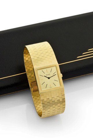 PIAGET YELOW GOLD, REF..9131C4, BRACELET WATCH –.ORIGINAL CERTIFICATE.Piaget, No. 210527, Ref. 9131C4. Sold.on June 2nd, 1972..Very fine, thin and elegant, square, 18K.yellow gold wristwatch an integral 18K.yellow gold Piaget textured bracelet..Accompanie