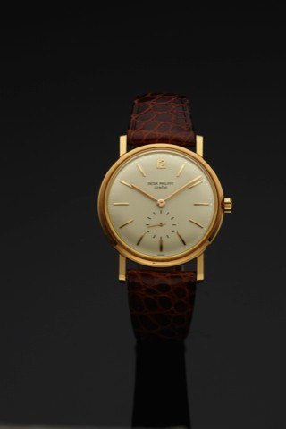 PATEK PHILIPPE REF. 2584 YELLOW GOLD.Patek Philippe, Genève, No. 763991, case No. 697673.Ref. 2584. Made circa 1958..Very fine and rare, self-winding, 18K yellow gold wristwatch.with an 18K yellow gold Patek Philippe buckle. Accompanied.by a box.