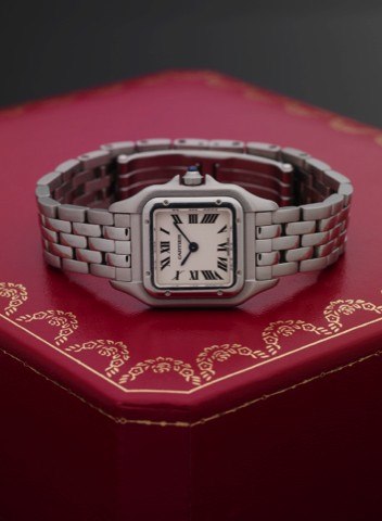 CARTIER REF. 1320 STEEL PANTHERE.Cartier, case No. 633800, Ref. 1320. Made in 2003, sold.November 5th, 2004..Fine, square, water-resistant, stainless steel quartz wristwatch.with an integrated stainless steel link bracelet with double.deployant clasp. Acc