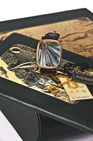 AUDEMARS PIGUET WORLD’S SMALLEST TOURBILLON.Audemars Piguet, Tourbillon Automatique, No. 330..Made circa 1990..Very fine and elegant, rectangular galbé thin, selfwinding.18K yellow gold wristwatch with visible.one-minute tourbillon regulator and oscillati